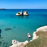 Lena Villa *
