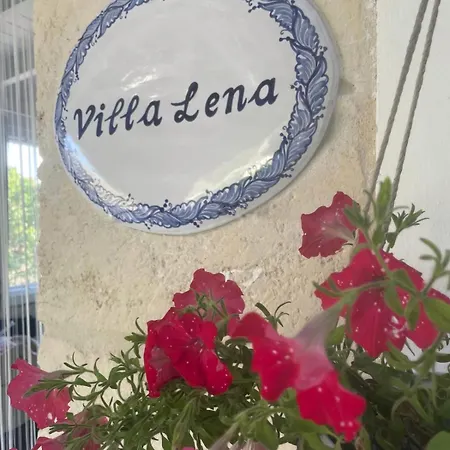 Lena Villa